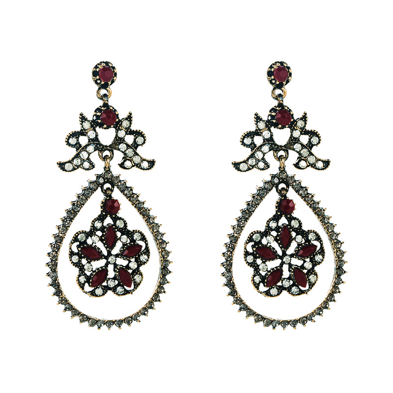 Boucles D&#39;oreilles Creuses Longues Et Exagérées En Alliage Rétro De Style Européen Et Américain En Gros display picture 6