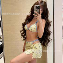 2026年新夏季新款欧美印花背心加三角裤两件套分体泳衣女士比基尼