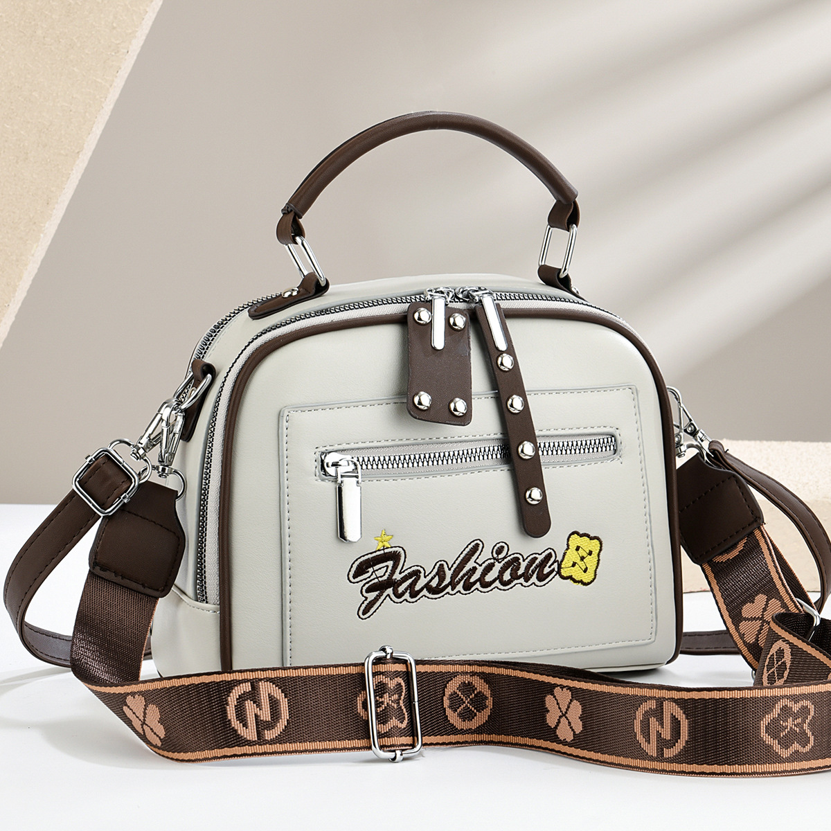 Temperamento exquisito de textura bolso cuadrado2025 bolsos de mano de mujer multicapa bolsos de hombro de moda bolsos de mochila transfronterizos