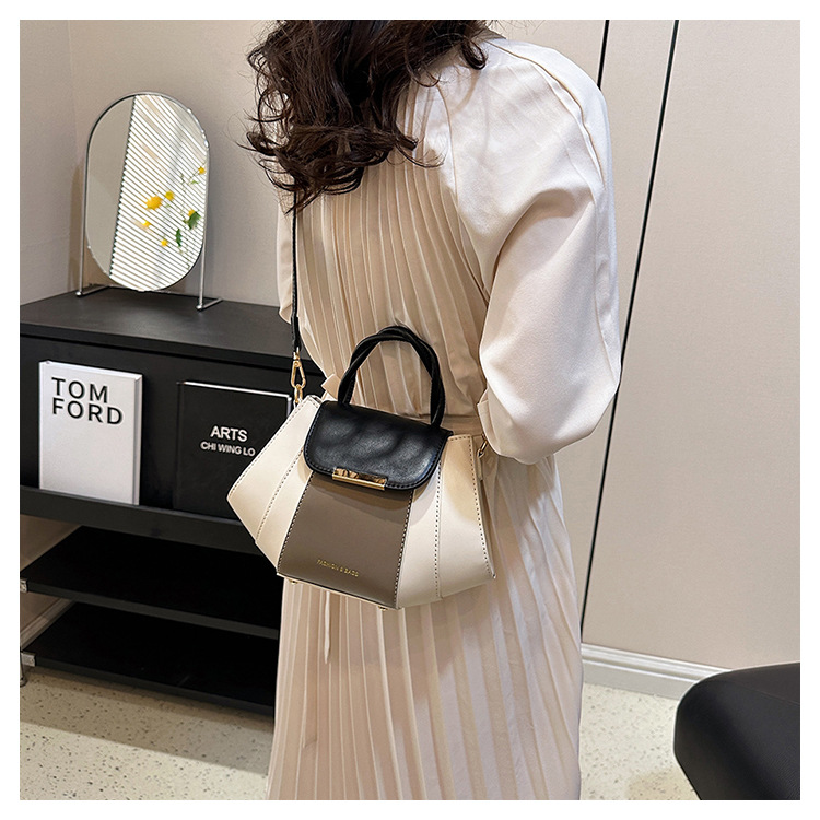 577g Weight Polyester Lining Material Zipper Closure Type Single Shoulder Strap Strap Type Crossbody Bag Bags Type Casual, Daily Occasion Pu Leather Material Color Block Pattern All Seasons Season Women's Gender Streetwear Style Square Shape Medium Size Women's Medium Pu Leather Color Block Streetwear Square Zipper Crossbody Bag 15