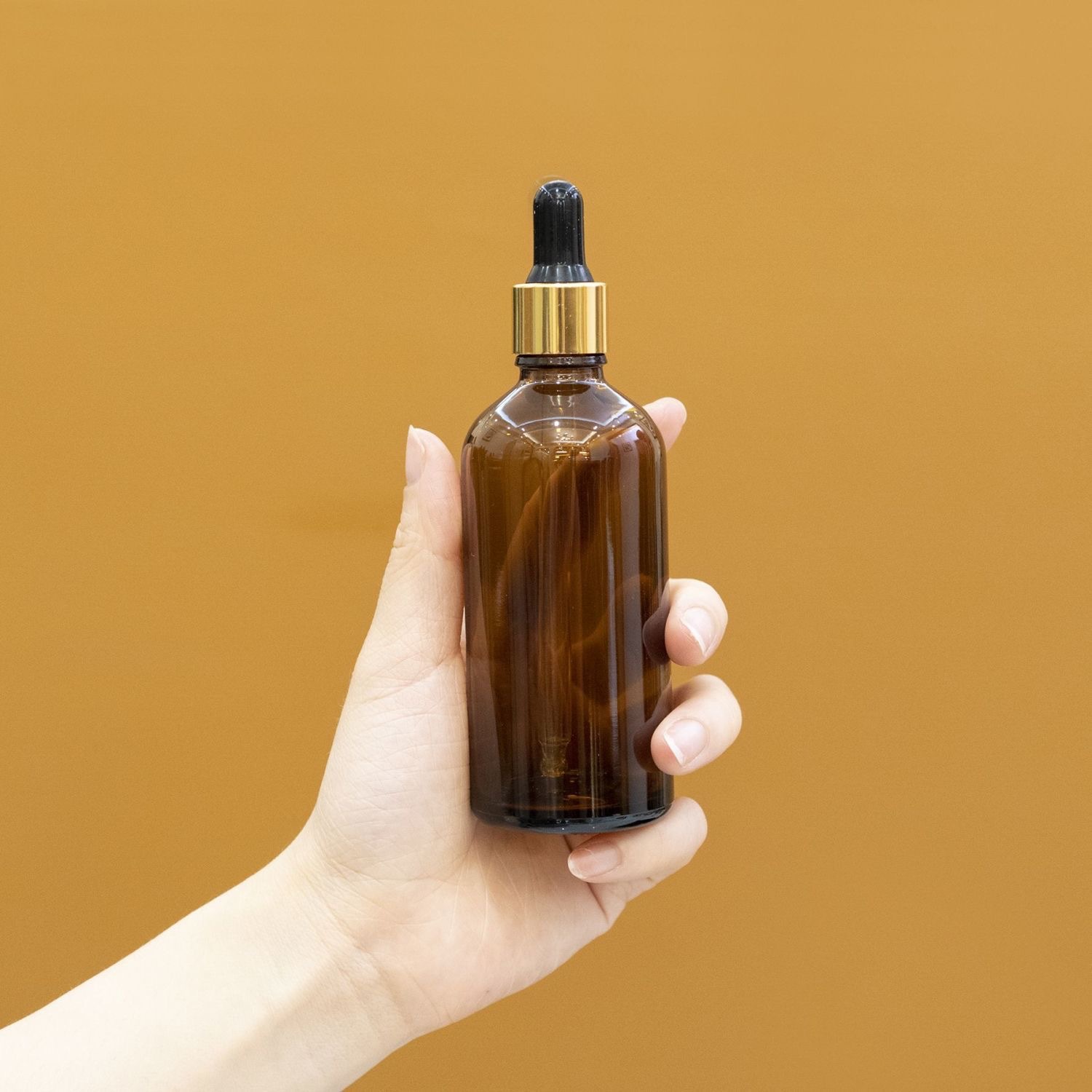 5-100ml en stock suministro botella de vidrio de aerosol marrón cabeza de la bomba de loción botella cosmética botella de aceite esencial botella vacía de perfume