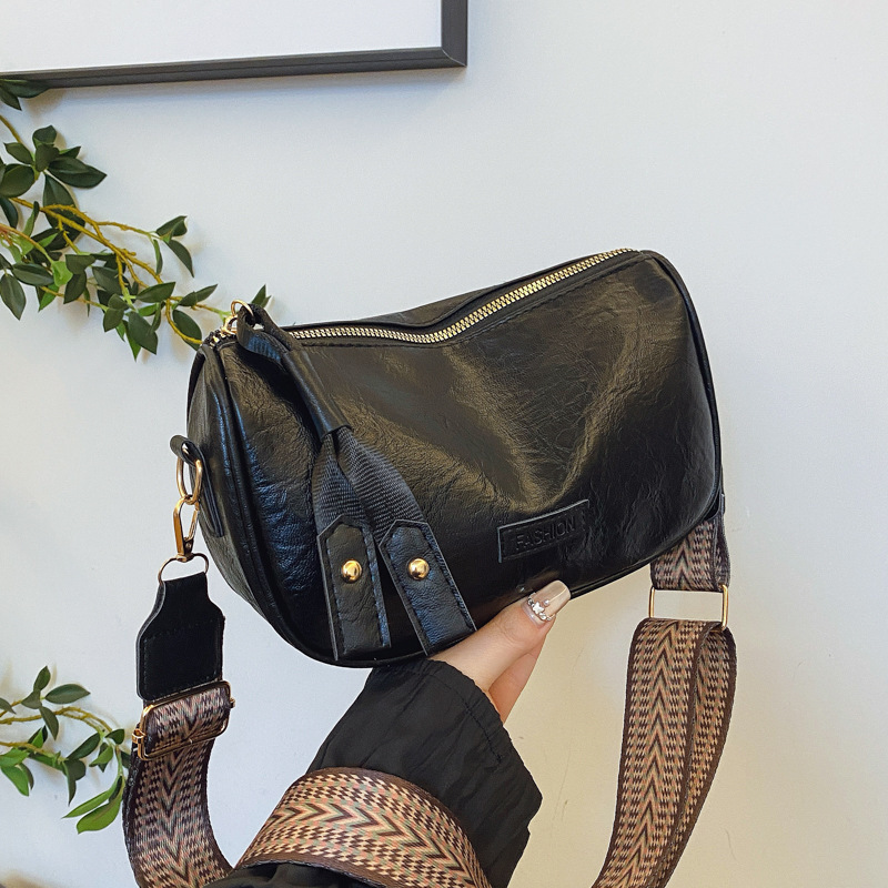 This Year's Popular Boston Bag 2025 New Niche Designer Retro Shoulder Crossbody Bag Pure Color Pillow Bag