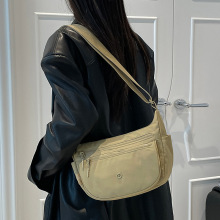 Colorful Fox休闲尼龙斜跨包女轻便多隔层大容量防泼水单肩通勤包