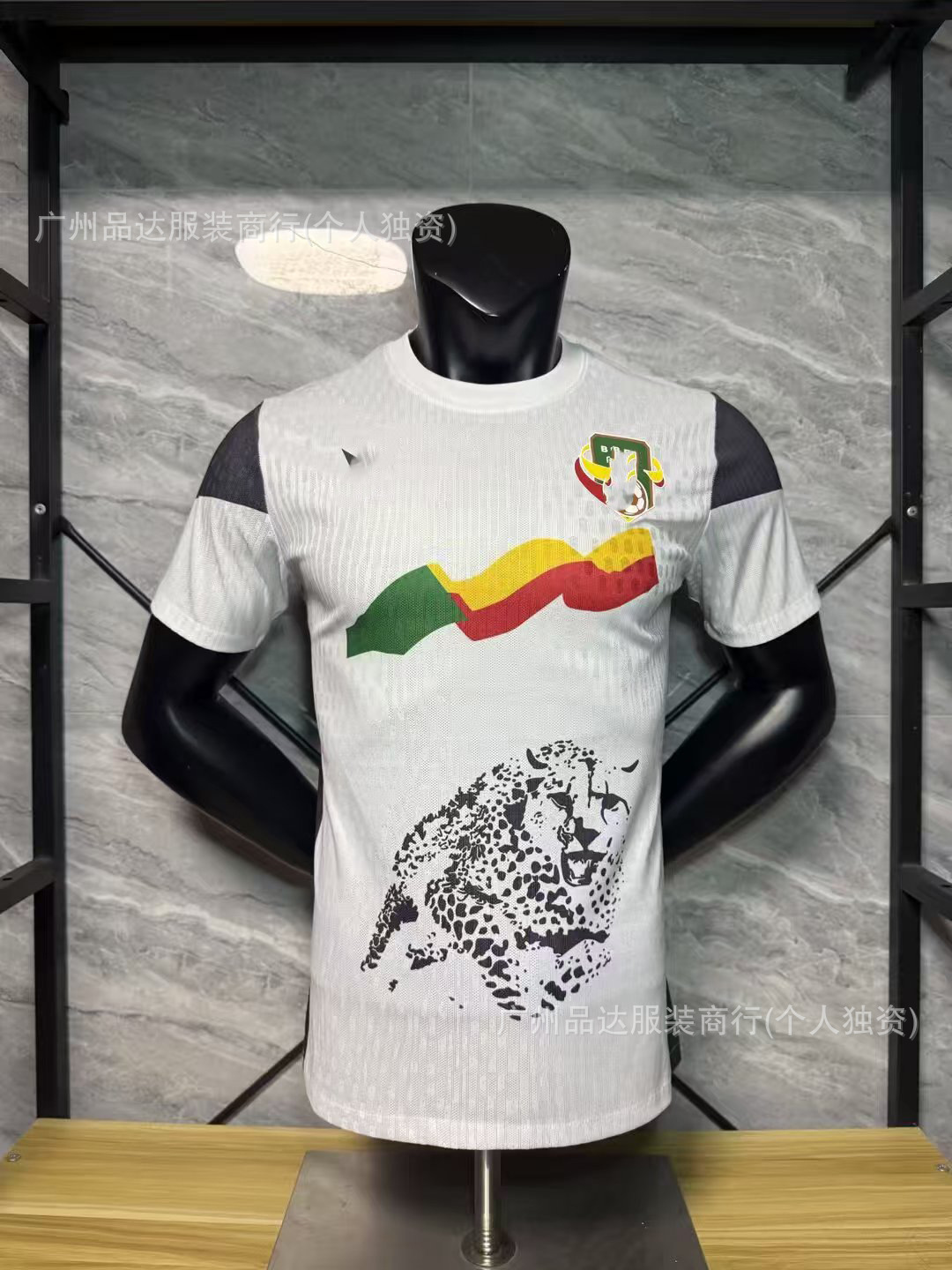 Camiseta de Uniforme de Fútbol Temporada 2526, Versión Jugador del Real Madrid, Edición Especial Selección Nacional, Versión Aficionado, La Liga