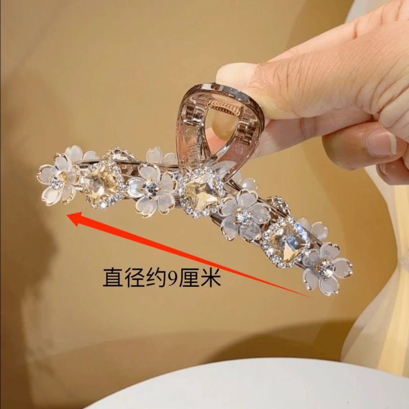 新しい小さな花、軽い高級感、ファッショナブルで多用途なハーフグリッパー、韓国版、甘くてかわいい気質の小さなグリッパー|undefined