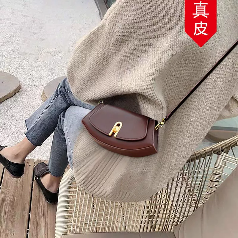 Натуральная кожа популярна в этом году, седельная сумка для женщин, новая летняя сумка через плечо для мобильного телефона 2024 года.