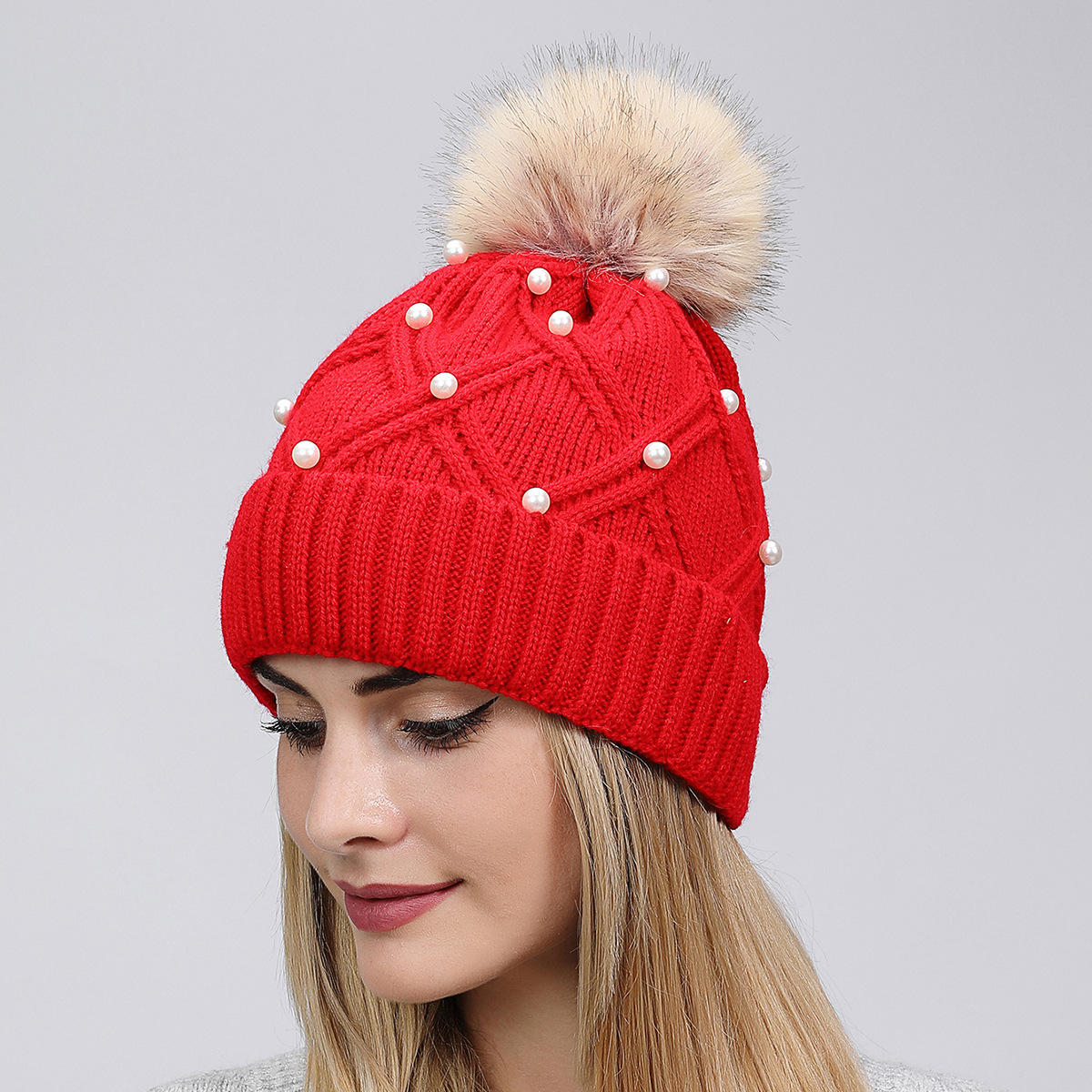 Women's Fashion Solid Color Pom Poms Pearl Crimping Wool Cap display picture 1