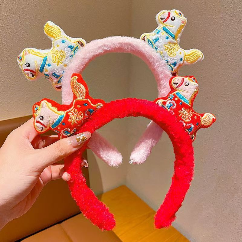 Nuevo lindo Año del Caballo festivo de peluche para las mujeres Año Nuevo lavar la cara de Navidad presión de cabello para la atmósfera de tocado rojo