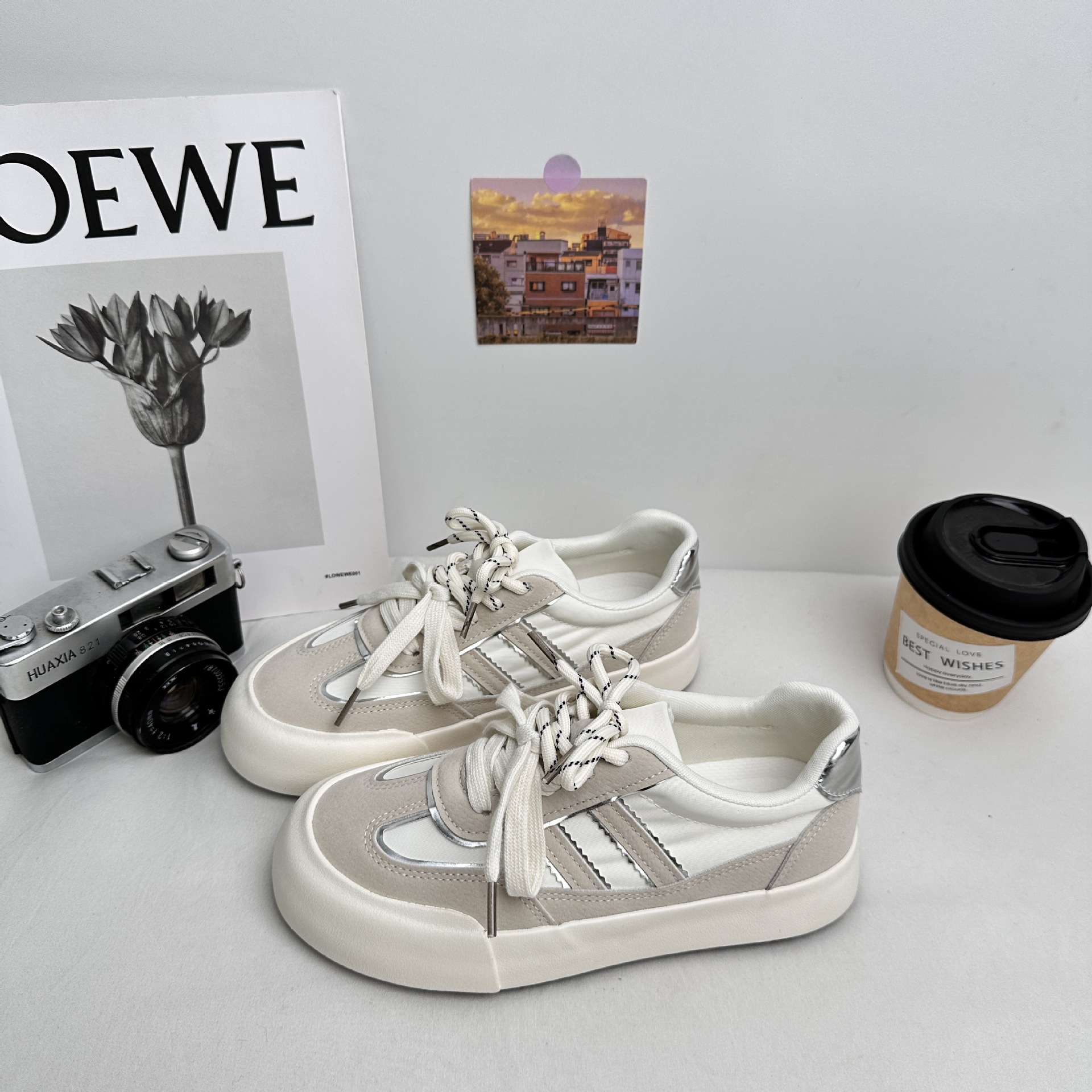 6633 plantillas de látex/zapatos de entrenamiento alemanes explosivos zapatos de mujer primavera nuevo estilo 2025 zapatos de tabla de punta redonda todo fósforo zapatos blancos pequeños