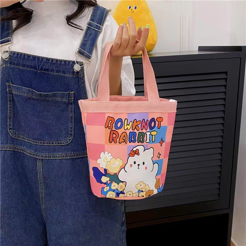 かわいい落書きバケツバッグinsプリント円筒バッグキャンバス弁当袋韓風少女は弁当箱を持っています。|undefined