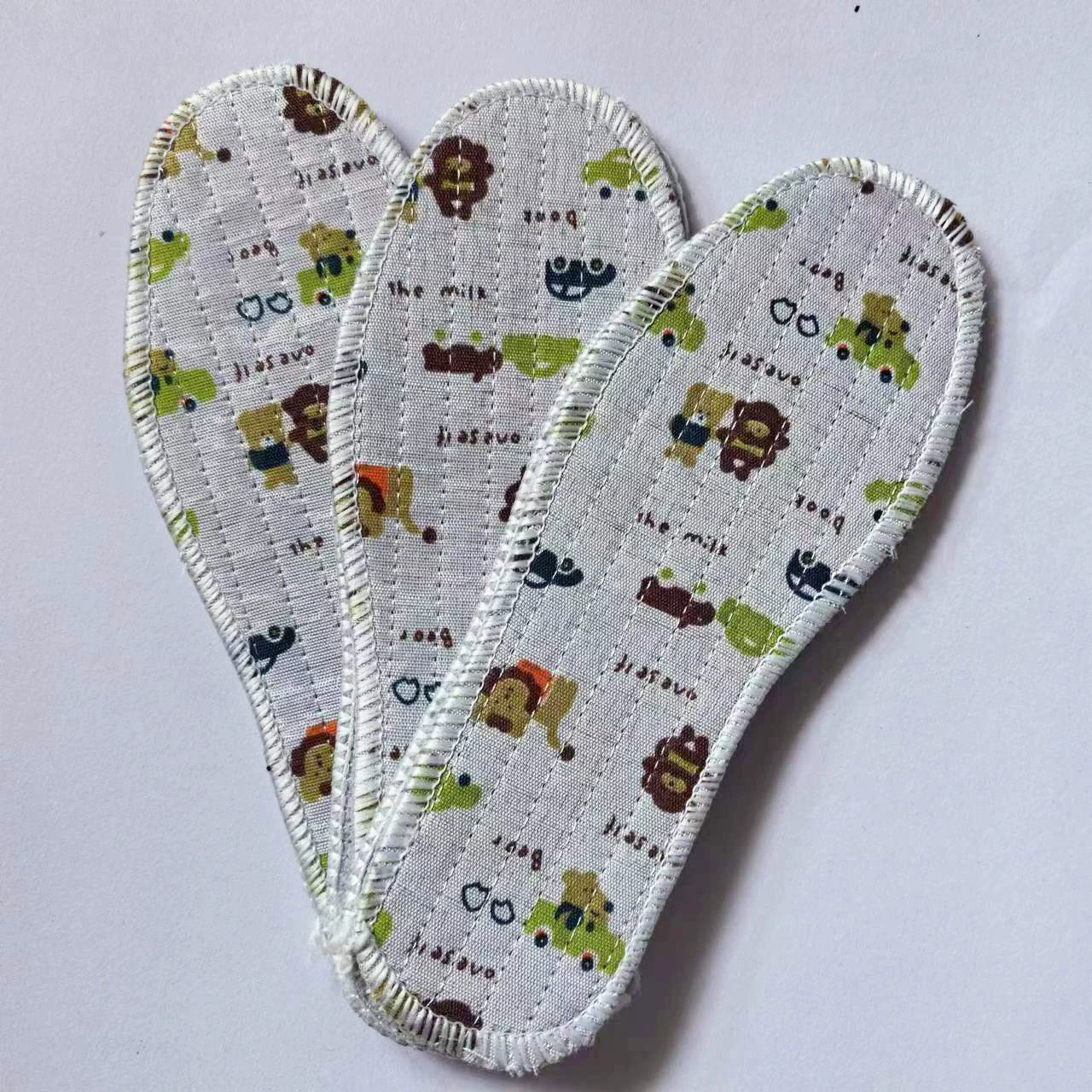 Летние детские мультяшные стельки с принтом дышащие хлопчатобумажные стельки для поглощения пота освежающие и удобные детские спортивные стельки