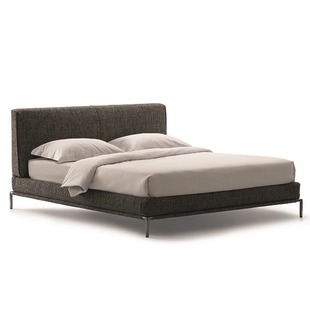 Italian Minimalist Cotton and Linen Fabric Double Bed Modern Minimalist Designer Bedroom 1.8m Icon Bed