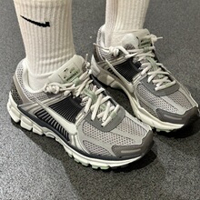 ���＃ԭins�ܲ�ЬZoom Vomero5��H�p��͸��W��͎͜p���\��Ь