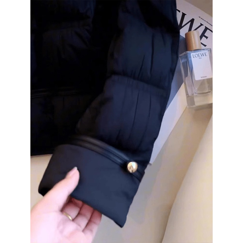 韓系の小さい香りの風の黒色の菱格のパンの服の綿服の上着の女性の冬の厚い超美しいゆったりしている綿入れの上着