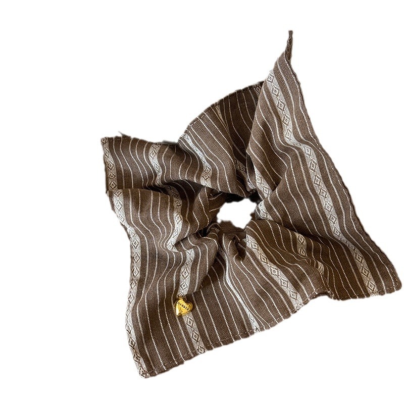Bloggerin im gleichen Stil, Retro-Streifen, quadratisch, Dickdarm-Haarring, Herz, quadratischer Schal, Kopfseil, niedriger Pferdeschwanz, Haar-Accessoire_voghion.com