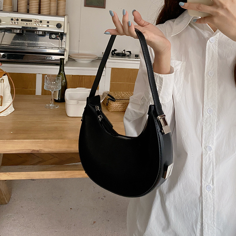 Design portátil coreano novo crescente picante menina axila fivela de metal pequena bolsa redonda para mulheres_voghion.com