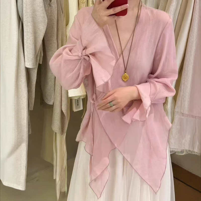 26 Spring/Summer Artistic Puff Sleeve Simple Solid Color V-Neck Tie Design Versatile Flowing Youthful Elegant Shirt Top 26 Spring/Summer Artistic Puff Sleeve Simple Solid Color V-Neck Tie Design Versatile Flowing Youthful Elegant Shirt Top