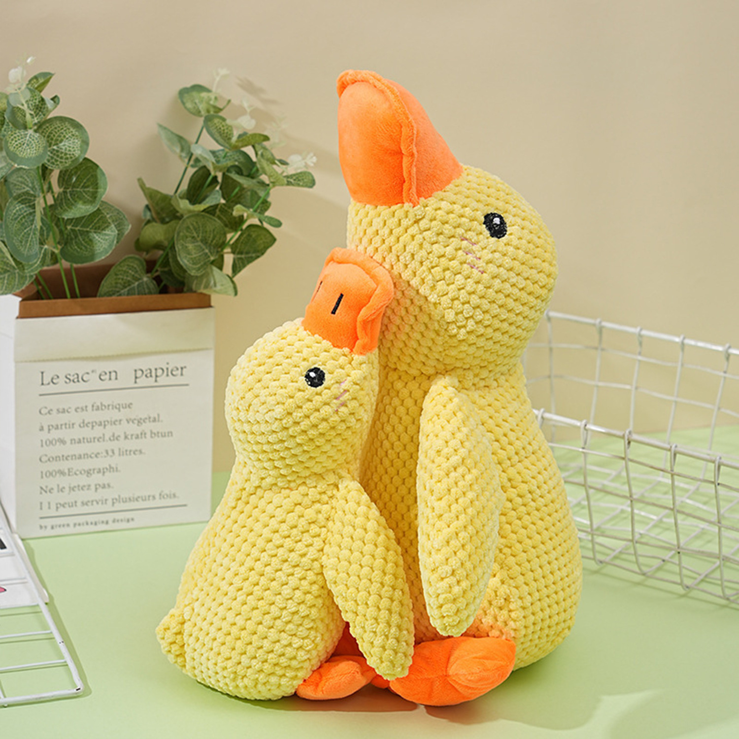Juguete de pato para perros, compañero para dormir y entretenimiento, pequeño pato amarillo de peluche interactivo para perros pequeños y grandes.