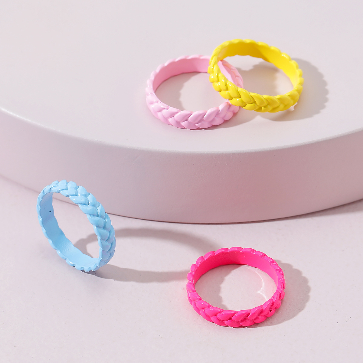 Qingdao European And American Fashion Jewelry Color Spray Paint Simple Twist Alloy Ring Set display picture 2