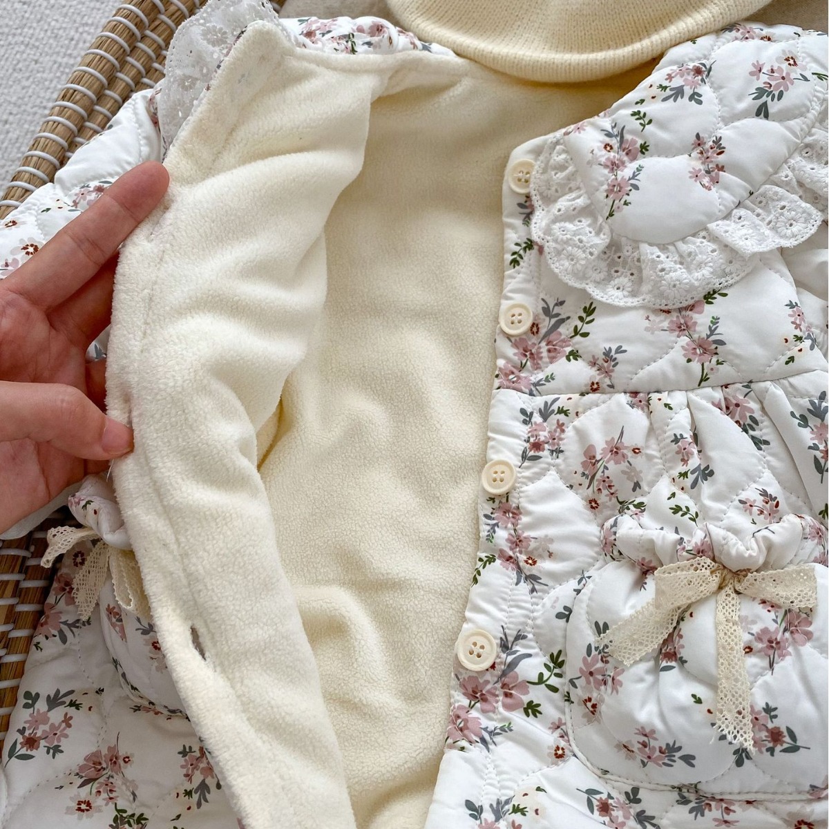 Internet celebridad bebé niñas invierno engrosado mameluco niñas floral de manga larga romper caliente hacia fuera bebé acolchado mono