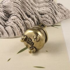 Antique Qing Dynasty incense stick, exquisite small incense burner, incense burner, antique bronze carving tripod furnace, old copper pieces antique collection