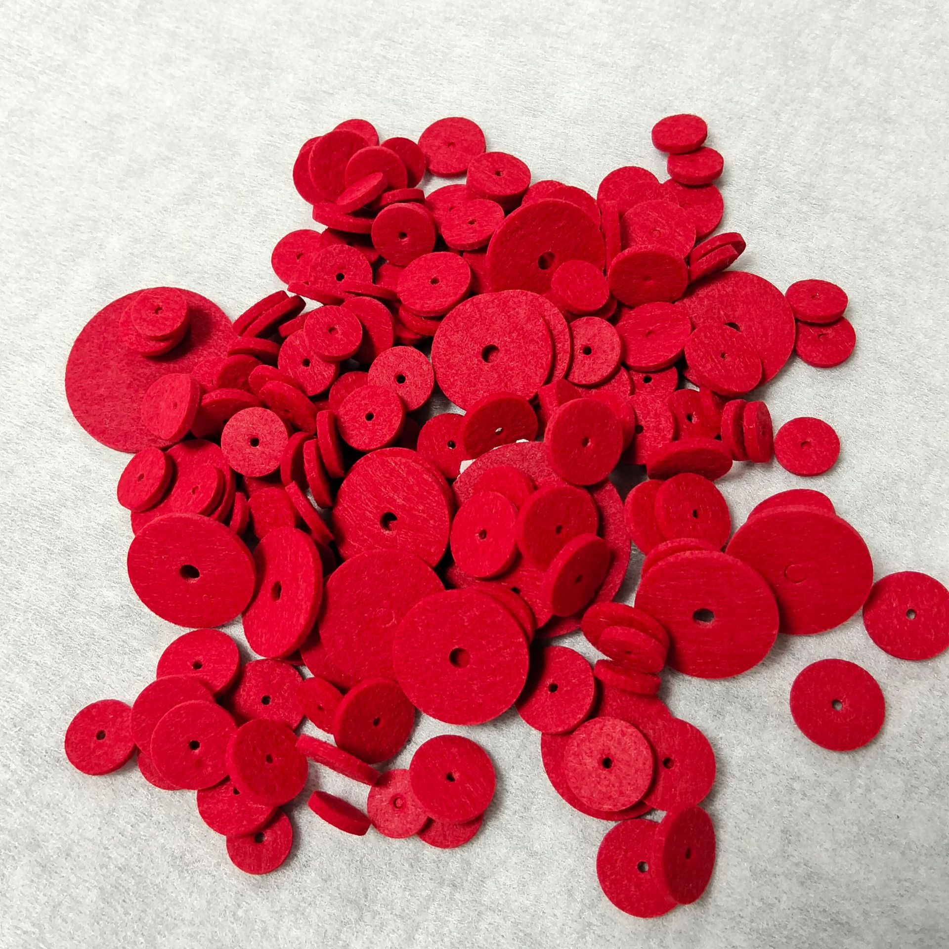 红色毛毡垫 红色无纺布垫 装饰红色配件