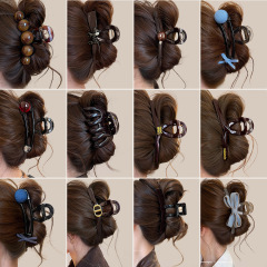 秋冬シンプル大型ヘアクリップ 女性用 高級感 シャーククリップ 軽やかな高級感 雰囲気のあるヘアクリップ 多量の髪用ヘアアクセサリー