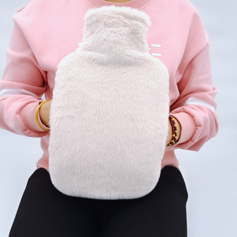 En stock lindo en forma de corazón mano más caliente bolsa de agua portátil creativo llenado de inyección de agua bolsa de agua caliente moda portátil bolso caliente al por mayor