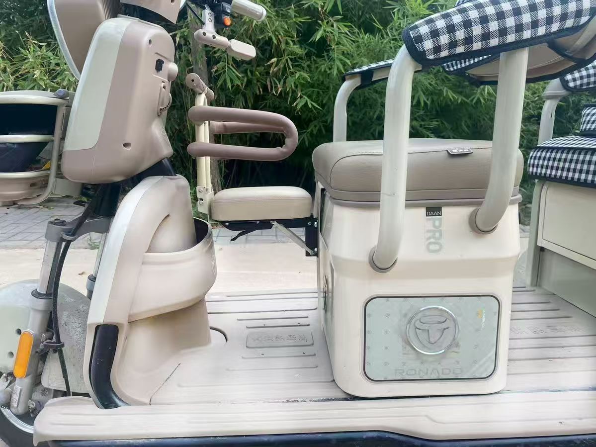 Electric Tricycle Baby Seat Foldable Children's Front Seat Punch-Free Three-Wheel Four-Wheel Fully Enclosed Body