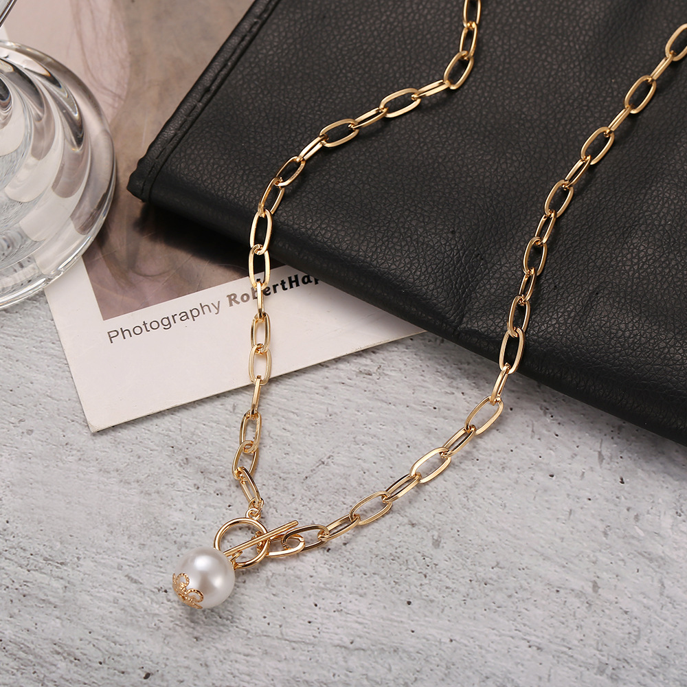 retro metal buckle imitation pearl pendant necklace