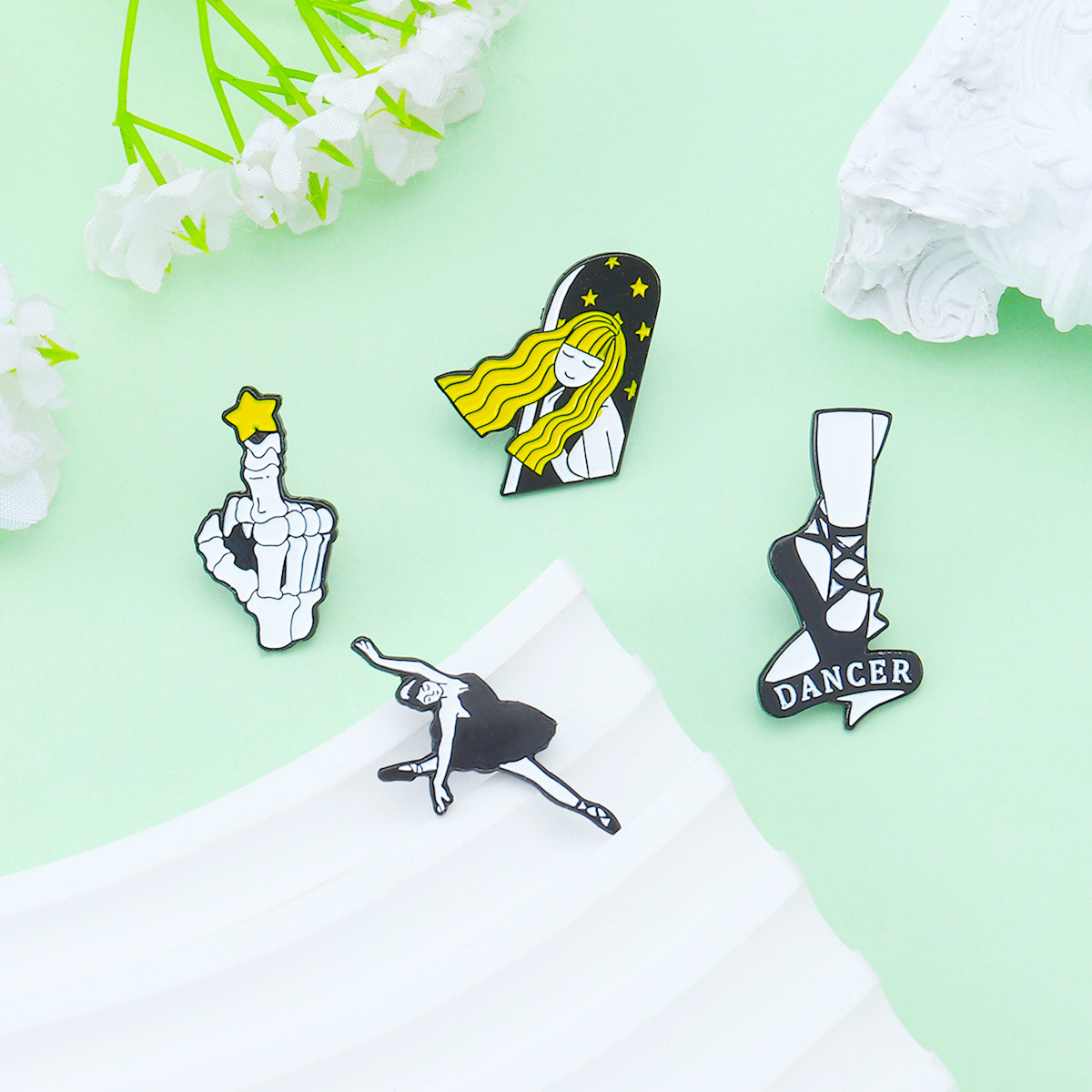 5g Weight Brooches Classification Street Occasion Simple Style Pin Cartoon Character Zinc Alloy Stoving Varnish Unisex Brooches