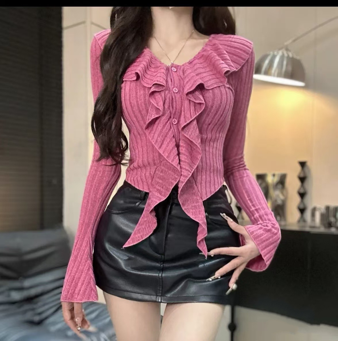Sexy spicy girl V-neck design with flared sleeves irregular ruffle edges as the base layer, autumn and winter new slim_voghion.com