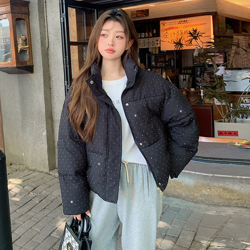 다운 코튼 패딩 재킷과 함께 하늘 별 그물 레드 2024 겨울 짧은 학생들의 새 한국어 버전 따뜻한 코튼 코트 여성