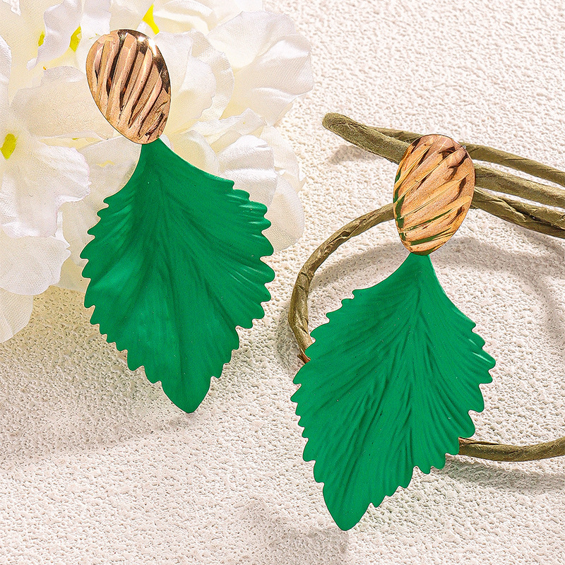Fashion New Retro Temperament Lacquer Stud Earrings Jewelry Personality Geometric Chanel-Style Light Luxury High-End Earrings Fashion New Retro Temperament Lacquer Stud Earrings Jewelry Personality Geometric Chanel-Style Light Luxury High-End Earrings