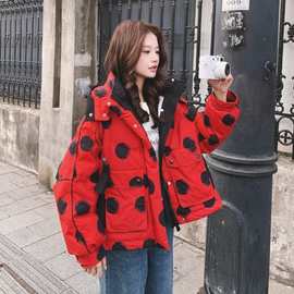 红色印花波点短款潮牌欧货羽绒服女2025冬季新款时尚连帽羽绒外套