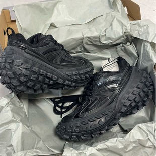 �߶�����݆̥�ϵ�Ь���̹���Ď�Ь���f�����������e���f��Ůͬ��