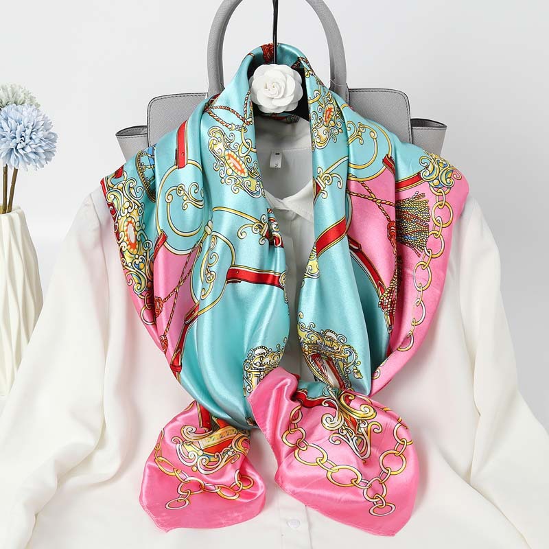 Frühlings- und Herbstschal aus Satin mit 90°-Muster, eleganter, universeller, dekorativer, bedruckter Schal mit Kutschenkette für Damen_voghion.com