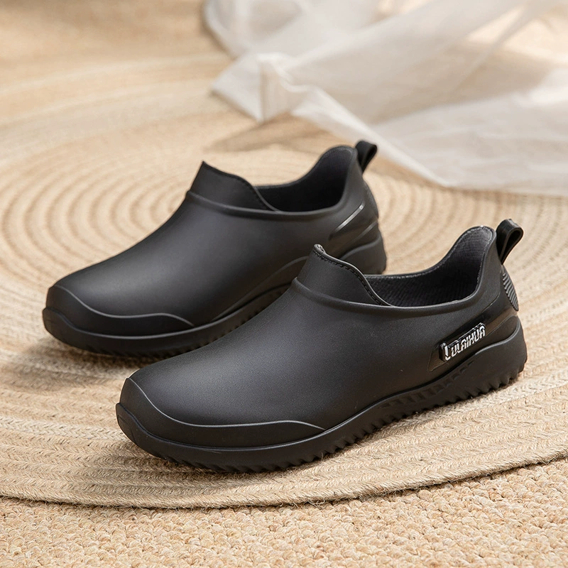 Новые четырехсезонные водонепроницаемые туфли для женщин, нескользящие дождевые сапоги для кухни в корейском стиле с низким вырезом, неглубокие водные сапоги с короткими трубками.