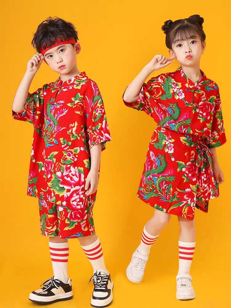 Kindergarten Children's Day cheerleading outfits with large floral patterns; primary school sports meet dance and choir performances.