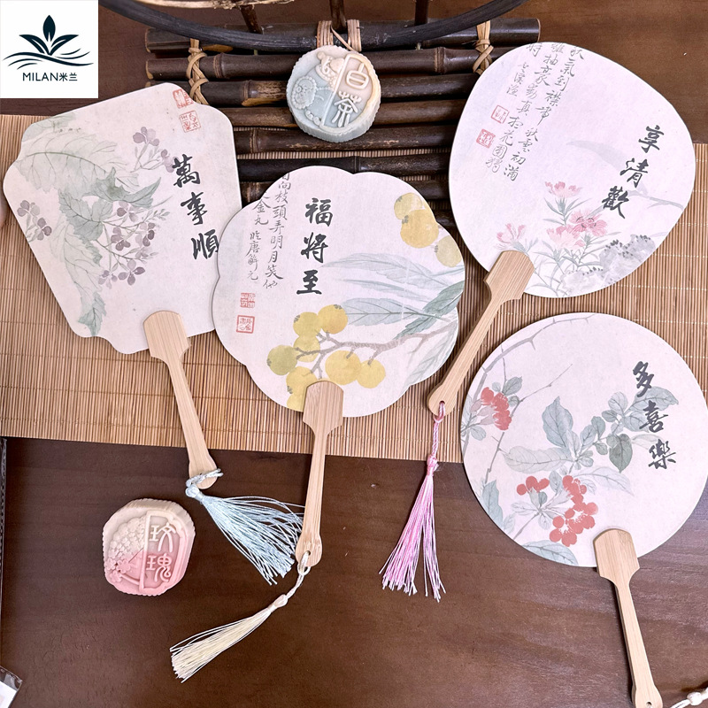 Regalos del Festival del Medio Otoño nuevos ventiladores chinos antiguos materiales de embalaje floral hechos a mano decoración DIY pequeños ventiladores al por mayor