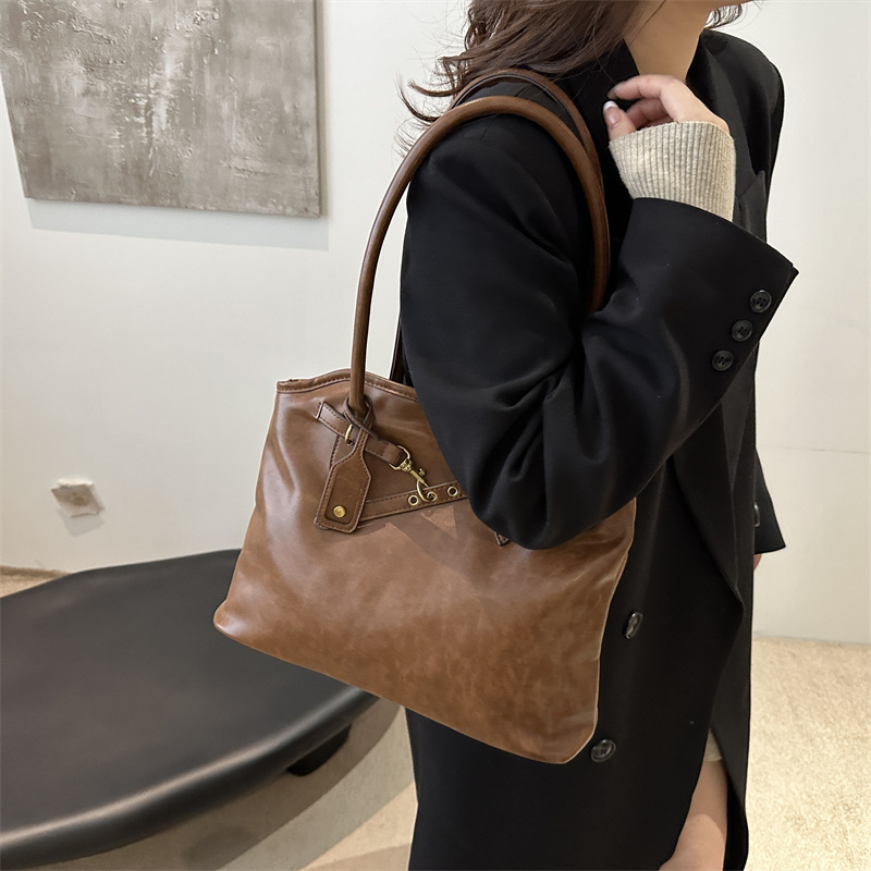 Nicho de diseño de mochila simple de hombro retro bolso de gran capacidad para mujeres 2024 nueva moda bolso de mano