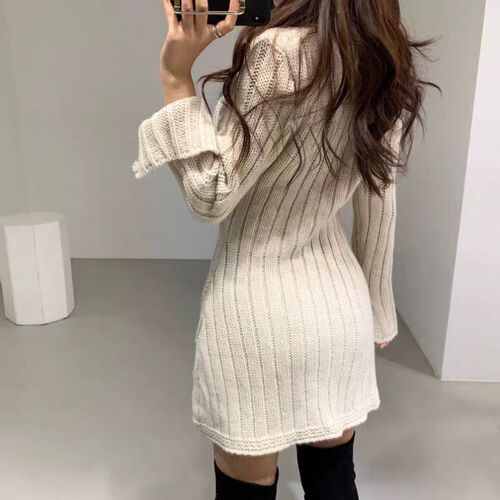 A lightweight, chic Korean-inspired youthful style V-neck linen pattern one-button open front design knit dress with slits at the sleeves