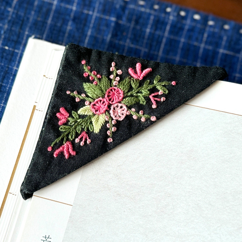 Marcadores de flores bordadas a mano Ludiy material de bordado bolsas de libros marcadores de esquinas lindos marcadores creativos de estudiantes