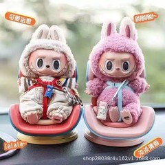 labubu ラブブは安全なカーシートエアコン吹き出し口モデル装飾品おもちゃ座ってパーティーに適しています