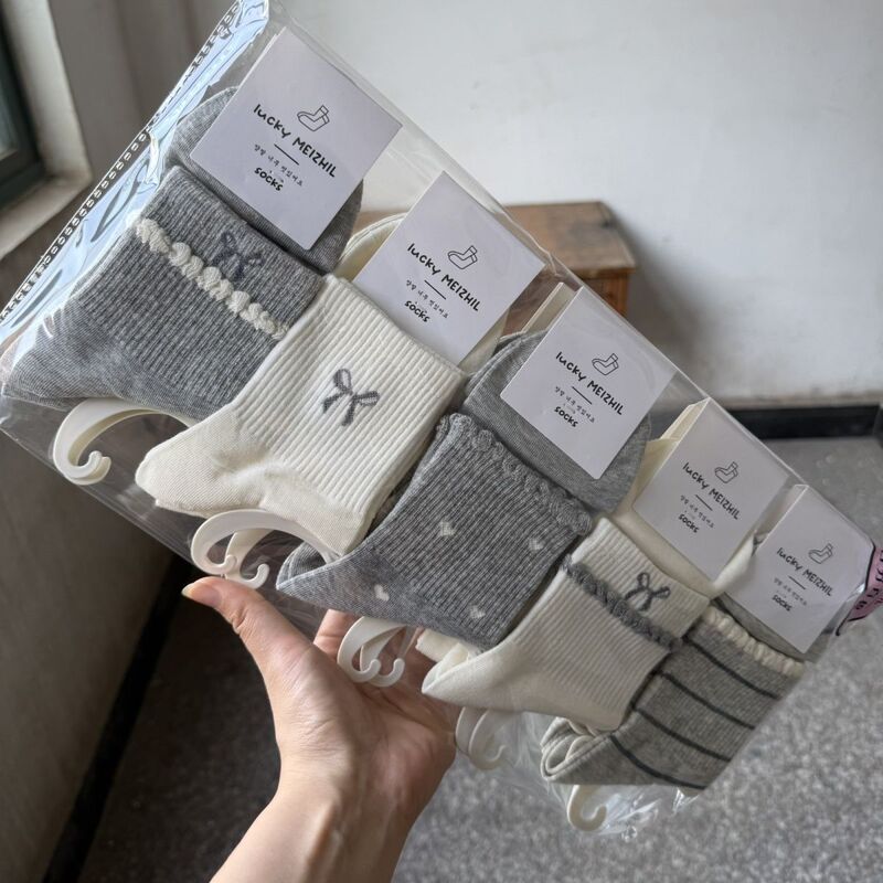 Women's Mid-Calf Cotton Socks, Fashionable and Trendy Autumn and Winter New Arrivals, Sweat-Absorbing, Moisture-Wicking, Mid-Length Socks Women's Mid-Calf Cotton Socks, Fashionable and Trendy Autumn and Winter New Arrivals, Sweat-Absorbing, Moisture-Wicking, Mid-Length Socks