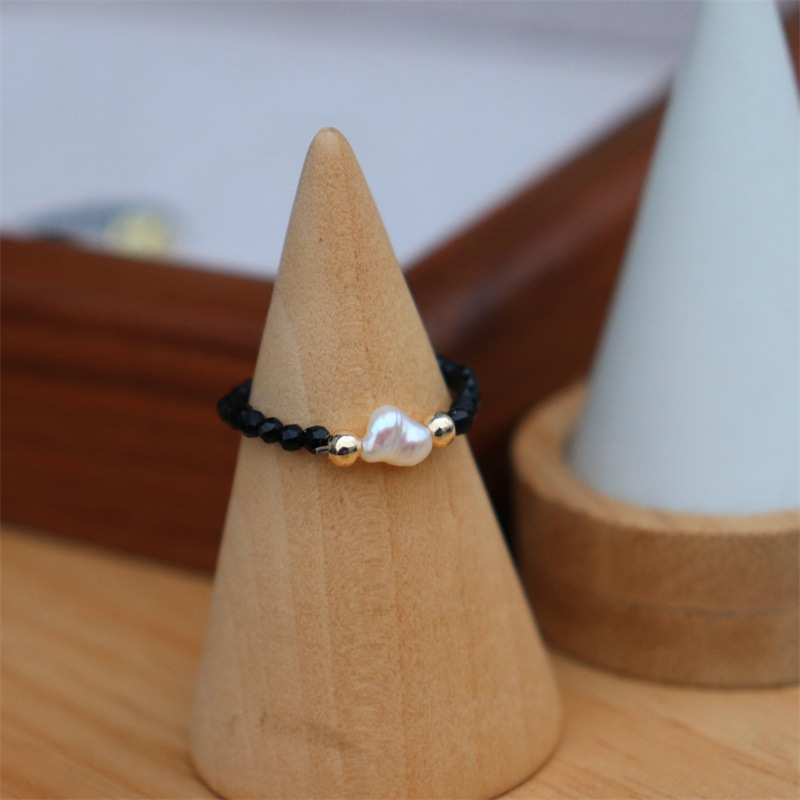 Black spinel + 1 freshwater pearl