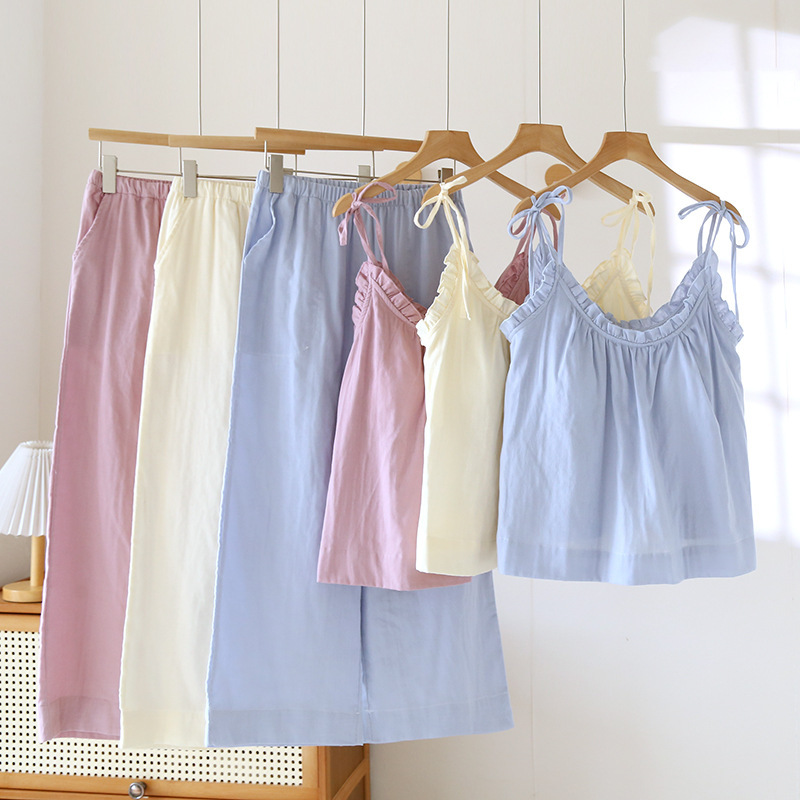 Spring and Summer Women's Camisole with Ruffled Edges, Backless Loose Pajamas with Chest Pads, Home Wear Camisole, Cropped Pants Suitable for Outerwear Spring and Summer Women's Camisole with Ruffled Edges, Backless Loose Pajamas with Chest Pads, Home Wear Camisole, Cropped Pants Suitable for Outerwear