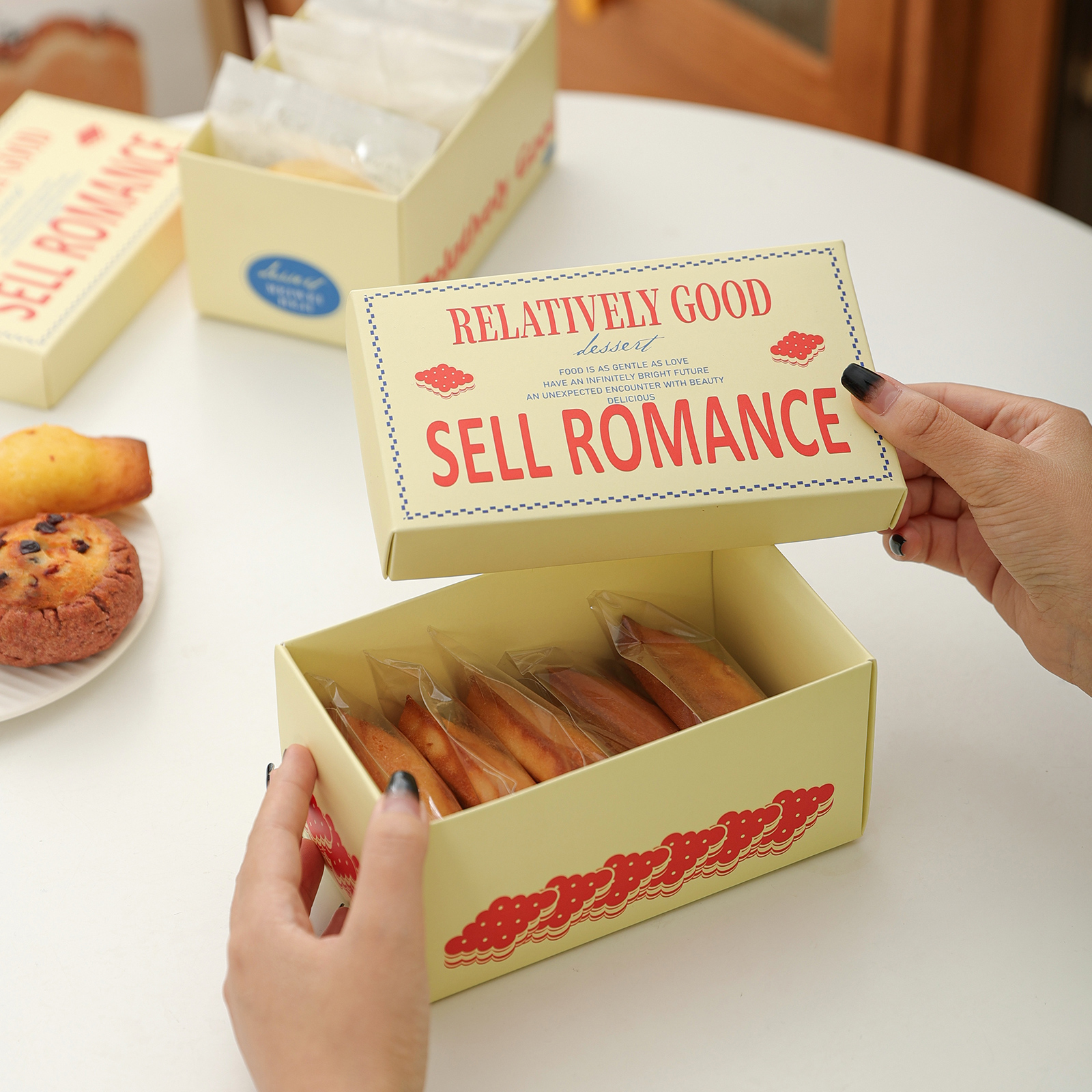 Caja de galletas de nougat, dulces, queso tostado, slicer, fernán, madeline, piña, crisp de nieve, Navidad
