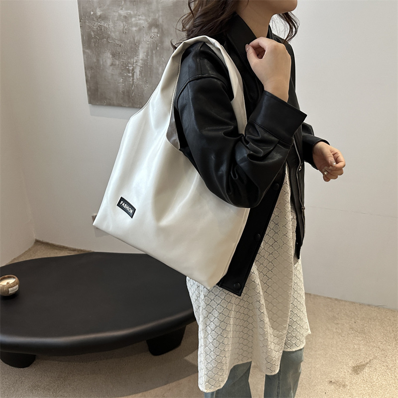 Bolsa de brazo retro nicho para mujeres 2024 otoño y invierno nueva moda coreana bolso de hombro de gran capacidad