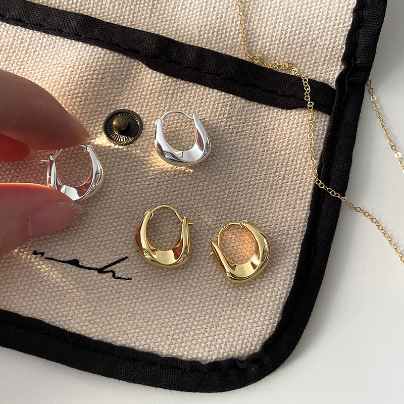 Irregular Niche Design Ear Ring 925 Silver Needle Atmospheric High-end Sense Earrings Elegant Fashion Girl's New Earrings Irregular Niche Design Ear Ring 925 Silver Needle Atmospheric High-end Sense Earrings Elegant Fashion Girl's New Earrings